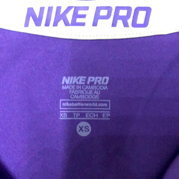 Purple Nike work out top, no stains, xs in woman - Picture 2 of 3